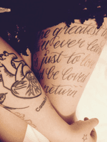 #inkedup #love #blackandredtattoo #writingtattoo #anatomical #hearts #stars #birds #thick #thigh #arm #handtattoos 