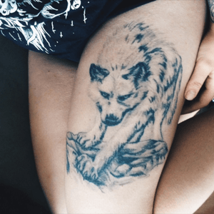 One of my first tattoos #wolf #leg #thigh #girlswithtattoos #tattoo #tattoodo #tattoodobabe 