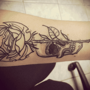 My first tattoo in profress I'm in love with skulls. #skull #rose 