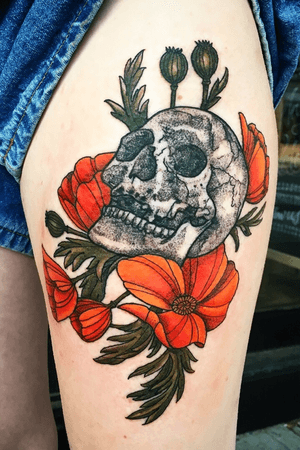 Skull and popies thigh tattoo from my original sketch. #skulltattoo #poppytattoo #poppy #skull #thightattoo #color #customtattoo #flowers #floral #neotraditional #neotraditionaltattoo #neotrad #dotwork #tattoooftheday  