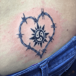 #spikes #heart #sun #tribaltattoo #trampstamp #tattoo #tattoolife #inked #inklife #lowerbacktattoo #cheyennehawkpen #eikondevice #tattooartist #mexican 