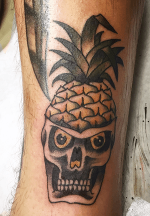 Maui, Hawaii trip. #pineapple #skull #maui #friendshiptattoo 