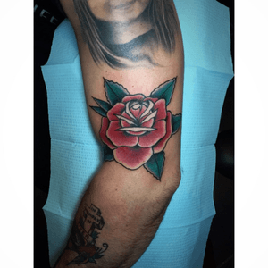#rose #rosetattoo #tattoo #tattoos #tattooed #inked #ink #traditionaltattoo #traditionaltattoos #color #colortattoos #bold #boldtattoos #tattooing #traditionaltattooart #traditionaltattooing #black #blacktattoos #blacktattooing #art #artist 