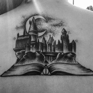 #harrypotter #castle #book #moon #blackandgrey #nicolenedley @nicolenedley 