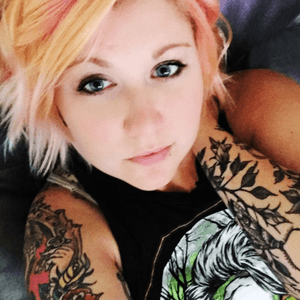 #girlswithtattoos 