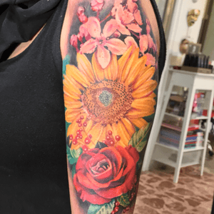 #tattoo #tattoos #tattooed #tattooart #followtattooartist #flowertattoo #flower #rosetattoo #rose #ink #colortattoo #realiatictattoo #pirr #sicily 