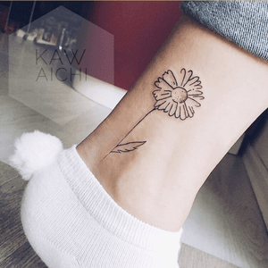 🌼Very gently chamomile for a gently @lesya_ovcharenko . Follow on my page, send me your sketch to the Direct 📩and make your body more creatively🌼#tattoo#chamomile#flower#dotwork#nice#sweety#cute#rabbit#socks#tumblr#jeans#followme#art#artist#interesting#goodmood#paint#white#gently#gentlyloved#tattooer#tattooing#israel#haifa#likes#it#ink