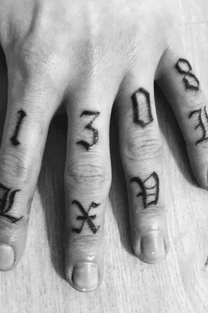 Hand & Finger Tattoo / 1 3 0 8 L X V I ❤️
