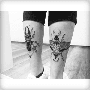 Got those babies two months ago. Own sketches and totally in love. Tattooed by Filip from Amazon Tattoo . #stagbeetle #moth #tattoo #legtattoo #dotwork #blackwork 