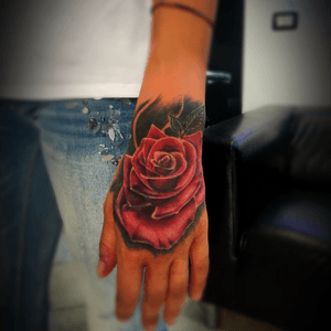 Red rose #circustattoo #SV #sv_clothing #OverTheInk #tattooflash #tattooidea #tattooart #tattooshop #tattooist #worldfamous #worldfamoustattooink #worldfamousink #tattoos #tattoo #thebesttattooartists #ink #inked #tattooblackandwhite #realistictattoo 