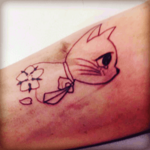 Linea from my second tattoo! #flash #night #lines #tattoo #cat #sailormoon #luna #flowers 