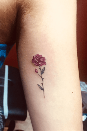 #flowertattoo #flower #flowers #tattoosp #rose #roses #rosas #tatuagem #tatuagemfeminina 