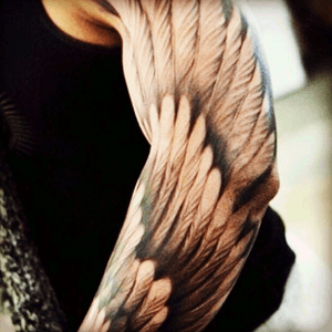 This is my favorite tattoo about wings!! Saludos desde Ecuador 😍😍 @amijames #dreamtattoo @tattoodo