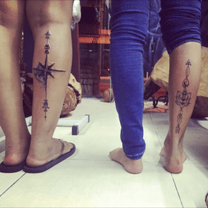 Friends tattoo #bestfriends #matchingtattoos #legtattoos #randomninking