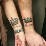 Her king / His queen tattoo! #kingandqueen #tattoo #tattoodo #welovegreatink #ink #contrastinktattoo #sandefjord #tattoostudio #tattoobyarildflatebo #trend #trendytattoo 