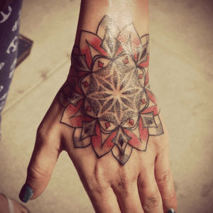 Mandala hand tattoo by @susiehumphrey #mandala #dotwork #dot #pittsburgh #pittsburghtattoo 