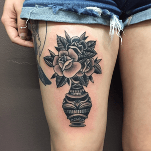 Made @desertrosetattooparlor #vase #roses #tattoo #traditional 
