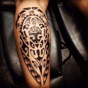 🕸💀. #maori #maoritattoo #turtle #tribal #tribaltattoo #polynesian #tattoodo #tattoogirls #inkedgirls #TatuadoraBrasileira 