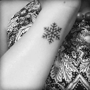 #snowflake #blackandgreytattoo #ink 