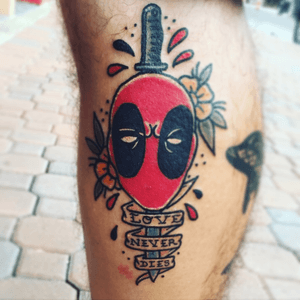 Awesome traditional Deadpool tattoo my good friend @thelowcashkid did on me a few weeks ago! #traditional #traditionaltattoo #deadpool #MarvelTattoo #marvel #marvelcomics #comic 