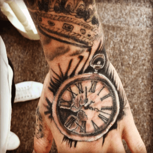 #hand #clock #time #tattoo #black #grey #blackandgrey #shading #tattooblackandgrey #tattoooftheday #timepiece #pocketwatch 