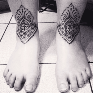 Tattoo by Koré Sanzoku #tattoo #feet #ornamental 
