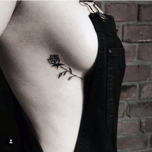 First tattoo ? #hopeso #rose #underboobtattoo #underboob #signituretattoo #designidea 