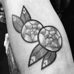 #Tattoo #tatuaggi #tatuaggio #spoonriverpeople #lilletattooconvention #blackworker #blackwork #tatuaggio #tatuaggi #tattoos #tattoo #tats #girlytattoo #girltattoo #closeup #ilovemywork #ilovefrance #france #flowertattoo #roses #rosetattoo 