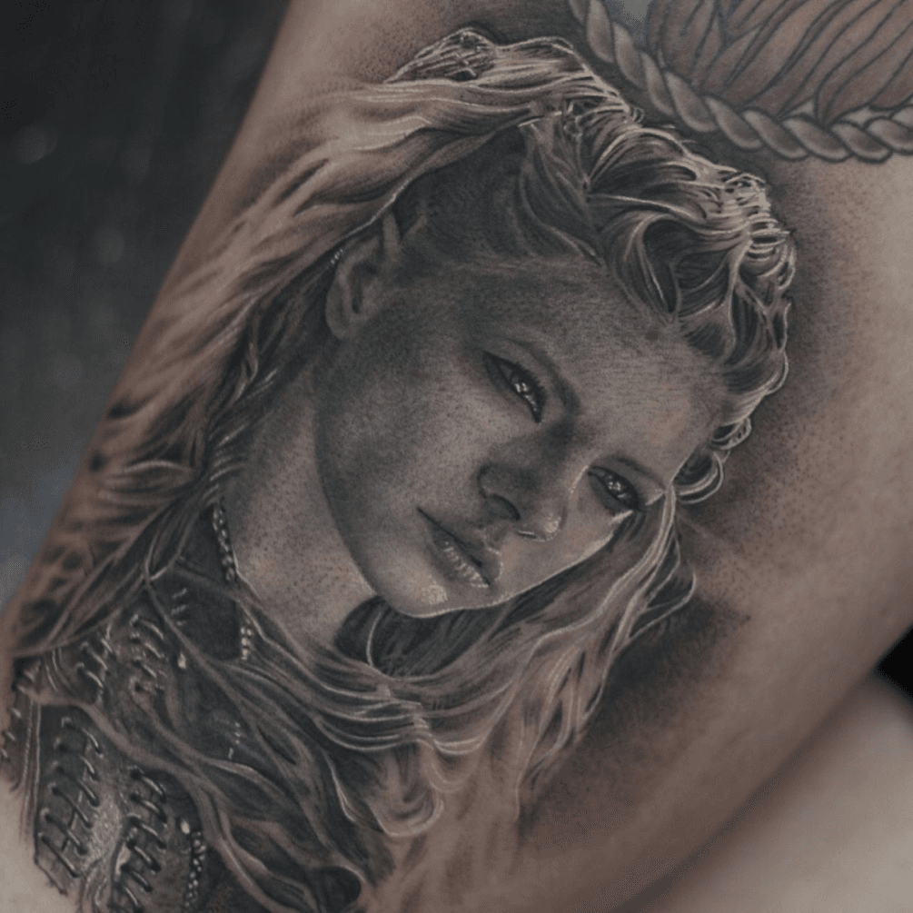 Tattoo uploaded by Filipe Lopes • #AdrianBueno #vikings #katherynwinnick # lagertha #series #tvshow #pretoecinza #blackandgrey #nerd #geek  #tatuadoresdobrasil #realismo #realism #retrato #portrait • Tattoodo