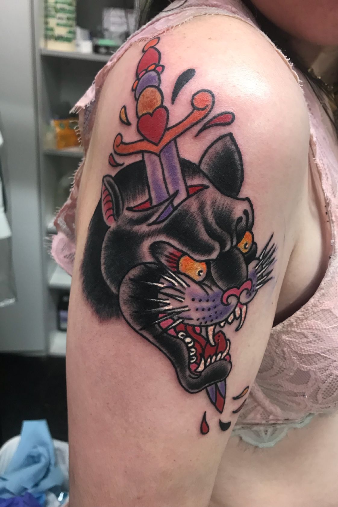 Travis Barker gets hawk tattoo in honor of Taylor Hawkins, image size:1122x1683