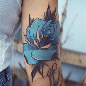 Blu rose on kerstin 🤘🏻 #rose #blue #tattooartist 