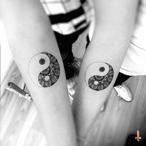 Nº241-242 #tattoo #tattoos #matchingtattoos #ink #inked #tatuajes #yingyang #yinyangtattoo #mandala #sisters #sisterhood #sisterstattoo #bylazlodasilva