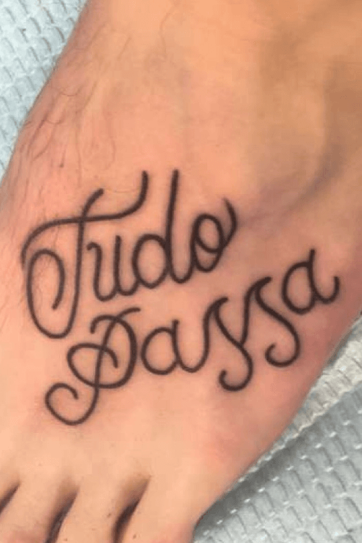 Tudo passa everything is shortlived  Tatuagem no pescoço Tatuagem  no pescoço masculino Tatuagem masculina braço