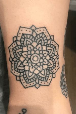 Mandala pattern done by HoshMoo (James Waters), from Inksmiths of London, Done at the Brighton Tattoo Convention. #brightontattooconvention #tattoo #mandala #mandalatattoo #legtattoo 