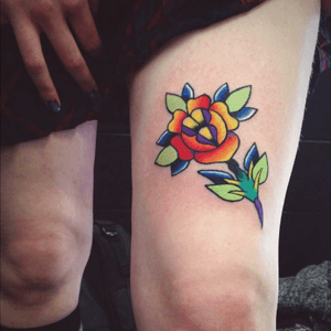 I love using bright colours 😍 #flower #thigh #rose #flowertattoo #bright #apprentice #apprenticetattoo #legtattoo #roses #tattooflash #flash #killerkiwi #andrewstones 