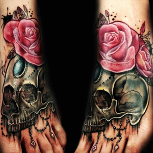 #megandreamtattoo#skull #rose #prettydeadthing #foot #coverup #inlove #wantit 