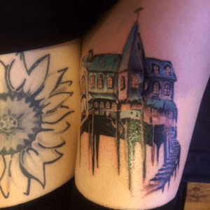 Hands like houses tattoo #thightattoo #house #tattooedgirl #handslikehouses #fireonahill 