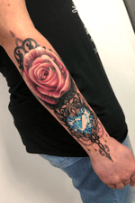 Loved doing this forearm piece the other week! 😃🌹💎 #travellingtattooist #ornamentaltattoo #jeweltattoo #gemtattoo #rose #jewel #ornamental #ornate #blackwork #dotwork #realism #hennism #floraltattoo #tattoodo #tattoodoApp #tattoo #ink #inkedgirls #tattooedgirls #tattoooftheday #amazingtattoos #tatouage #tatuaje #tatuagem #ryansmithtattooist #tattooartist 