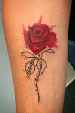 Rosa da Camila, caule com nome de suas filhas, amei muito fazer! Obrigada linda! #rose #rosetattoo #filhas #amordemae #doughters #watercolor #fineline #tattoodo #tattoomylife #lovemyjob #tattoobrazil #carioca #inklifestyle #love #work #ink #inked #vivianferreira #tatuadora #tatuagensdelicadas #tatuadorascariocas #tatuadoras #tatuagensfemininas #tracofino #ginger #ruiva #inkstory #inktober #womanpower #brasileira