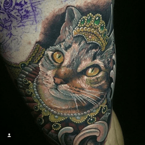 start of my kings&queens cat leg sleeve by Julian Siebert @ Corpsepainter Tattoo Munich, Germany #7hours #juliansiebert #corpsepainter #corpsepaintertattoo #cat #crown 