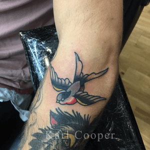 By Karl Cooper #traditional #traditionaltattoo #oldschool #oldschooltattoo #neotraditional #neotraditionaltattoo #boldwillhold #swallow