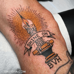 Jim Sylvia. #tattoodo #TattoodoApp #TattoodoBR #tatuagem #tattoo #vela #candle #colorida #colorful #fogo #fire #flames #JimSylvia