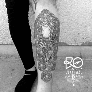 By RO. Robert Pavez • Black Bird weiting anchor • #engraving #dotwork #etching #dot #linework #geometric #ro #blackwork #blackworktattoo #blackandgrey #black #tattoo #birdtattoo 
