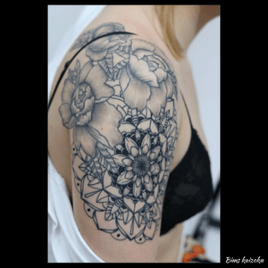 #bims #bimstattoo #bimskaizoku #flower #fleurs #mandala #paris #paname #paristattoo #tatouée #tatouage #tatouages #tatuaje #tatts #tattoo #tattoos #tattooed #tattoogirl #tattooer #tattoomodel #tattoogirls #tattooedlife #tattoolove #tattoostyle #tattoolife #tattoowork #tattedgirls #tattooideas 