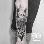 By RO. Robert Pavez • Go without fear •  Done in Studio Les Fleurs du mal - Paris - 🇫🇷 2017 #engraving #dotwork #etching #dot #linework #geometric #ro #blackwork #blackworktattoo #blackandgrey #black #tattoo #fineline #shiptattoo 