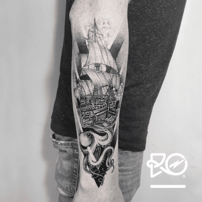 By RO. Robert Pavez • Go without fear • Done in Studio Les Fleurs du mal - Paris - 🇫🇷 2017 #engraving #dotwork #etching #dot #linework #geometric #ro #blackwork #blackworktattoo #blackandgrey #black #tattoo #fineline #shiptattoo 