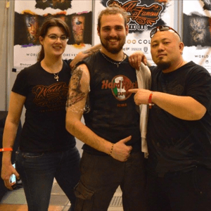 So proud to had a tattoo by two of the best artists in circulation: Zhang Po and Sarah Miller. Thank you so much. Photo made to the "International Tattoo Expo Rome"