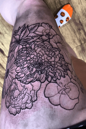The outline of my flower thigh piece