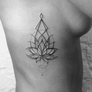 Probably my first tattoo 😍 #lotus#lotusflower#meaningful#beautiful#geometricpattern#geometry#art#beautiful#flower#loveit 