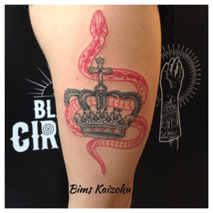 #bims #bimskaizoku #bimstattoo #queen #snak #vipere #serpent #couronne #red #colors #tatouage #tattoo #tattoos #tattooed #tattooartist #tattooart #tattooer #tattoolife #ink #inked #paristattoo #paname #paris #france #french #capitals #tatoueurparis
